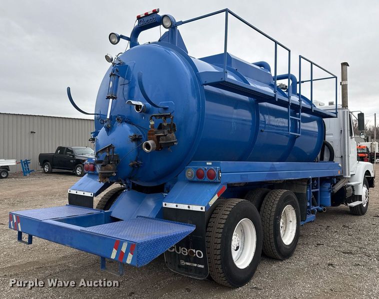 image for item EG2367 1994 White GMC WG vacuum truck