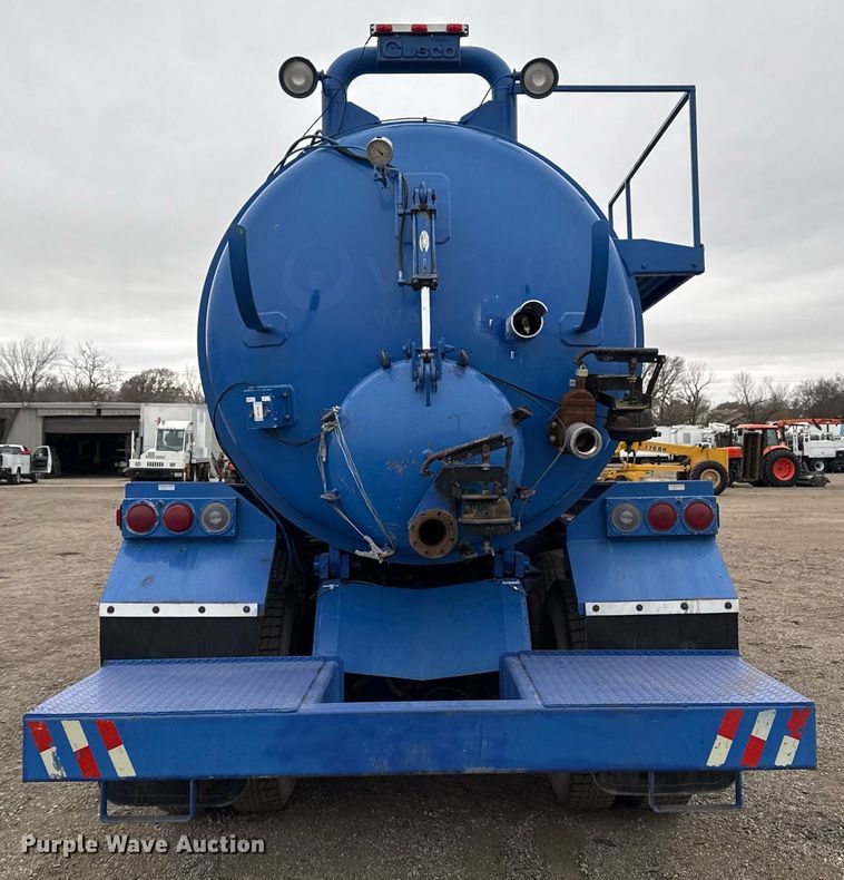 image for item EG2367 1994 White GMC WG vacuum truck