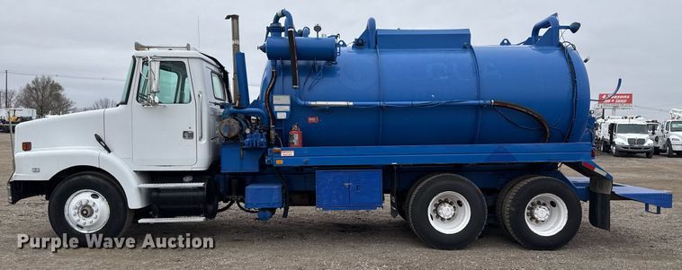 image for item EG2367 1994 White GMC WG vacuum truck