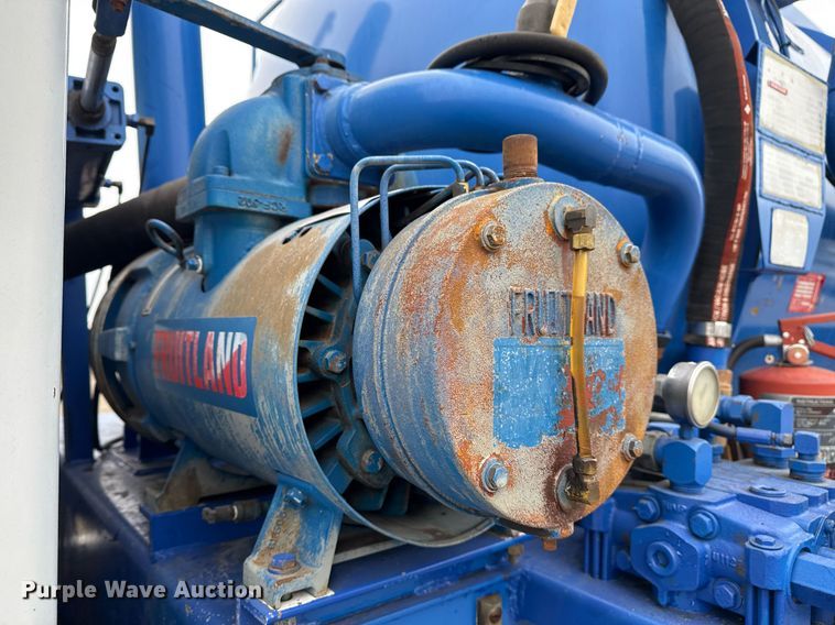 image for item EG2367 1994 White GMC WG vacuum truck