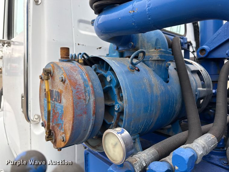 image for item EG2367 1994 White GMC WG vacuum truck