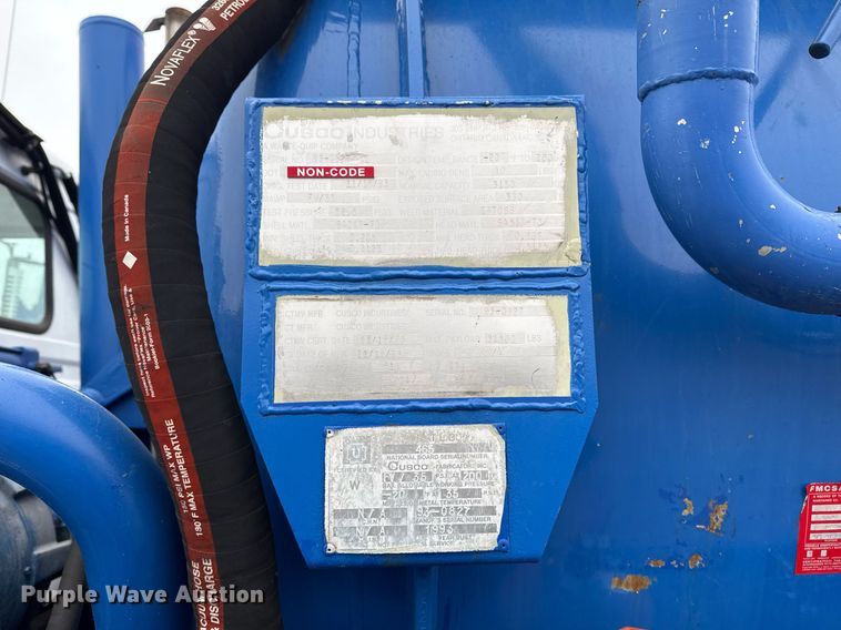 image for item EG2367 1994 White GMC WG vacuum truck