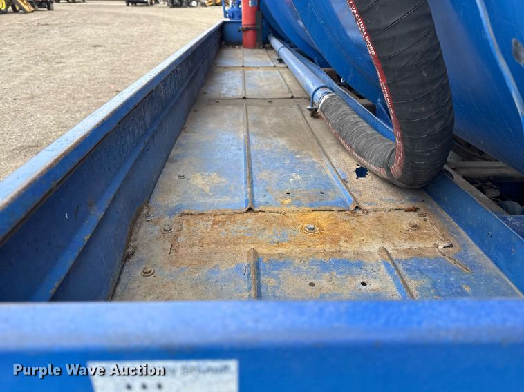 image for item EG2367 1994 White GMC WG vacuum truck