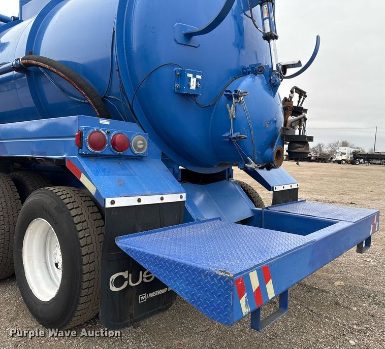 image for item EG2367 1994 White GMC WG vacuum truck