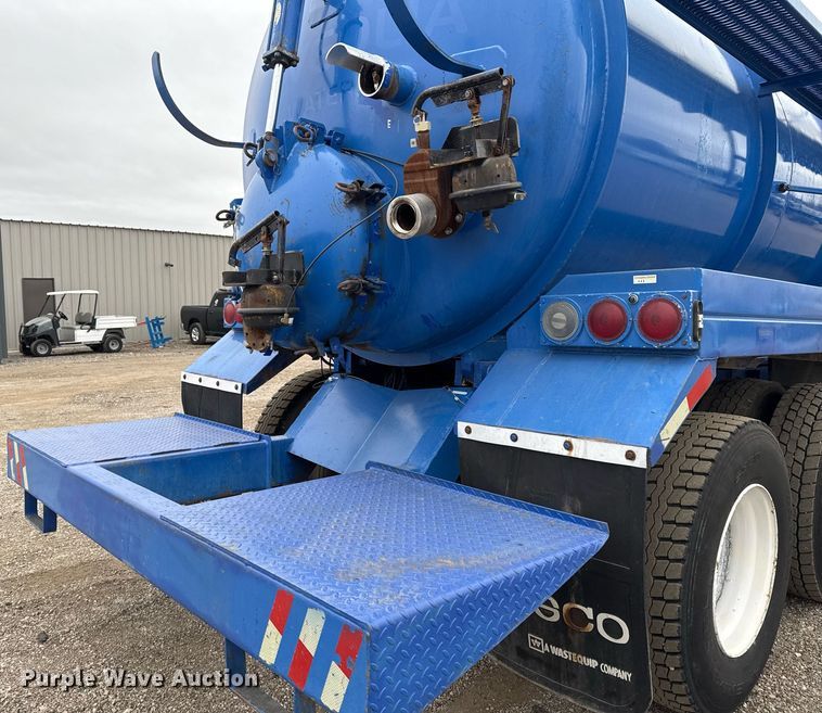 image for item EG2367 1994 White GMC WG vacuum truck