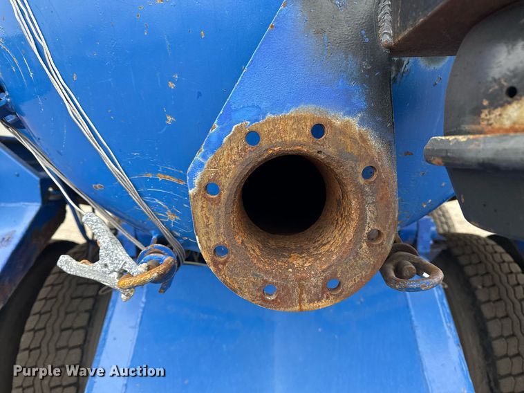 image for item EG2367 1994 White GMC WG vacuum truck