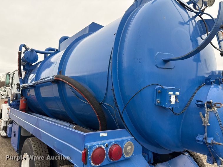 image for item EG2367 1994 White GMC WG vacuum truck