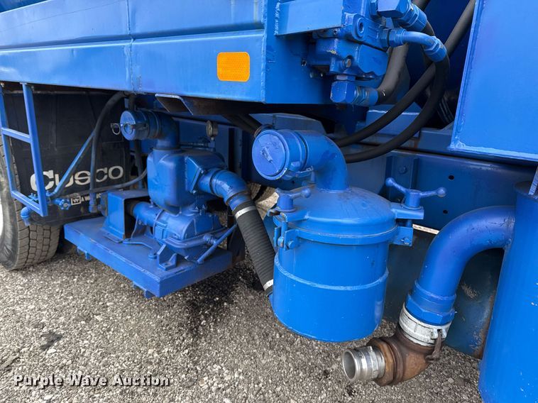 image for item EG2367 1994 White GMC WG vacuum truck