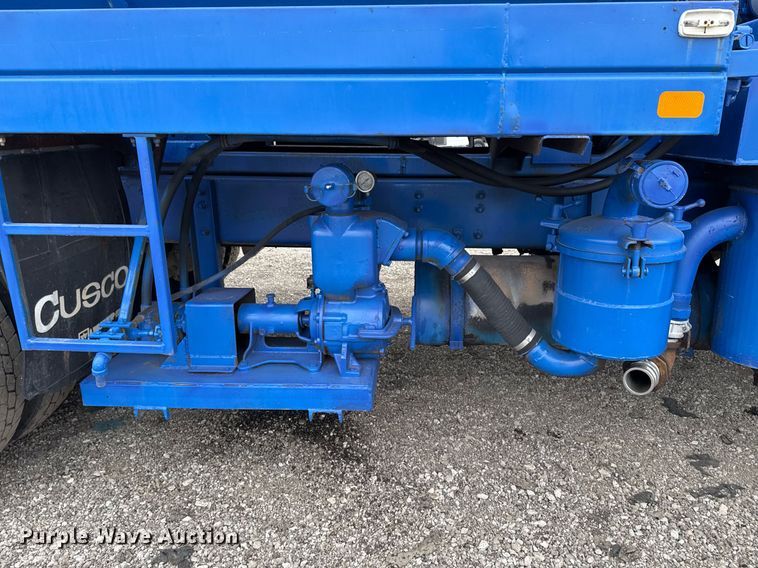 image for item EG2367 1994 White GMC WG vacuum truck