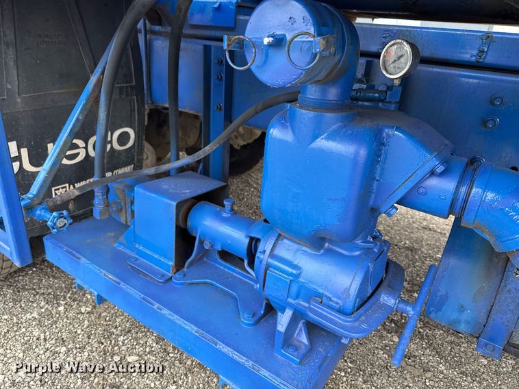 image for item EG2367 1994 White GMC WG vacuum truck