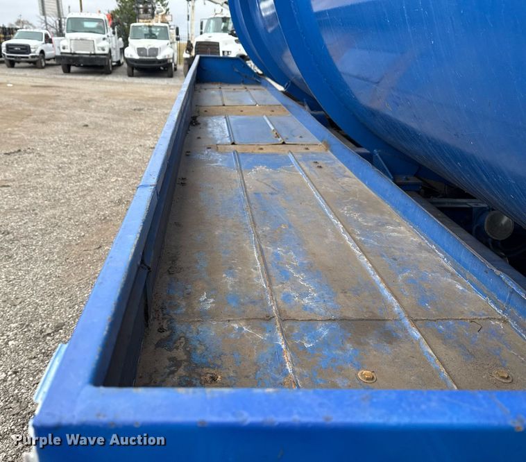 image for item EG2367 1994 White GMC WG vacuum truck