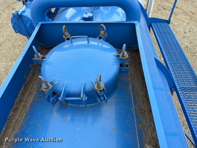 image for item EG2367 1994 White GMC WG vacuum truck