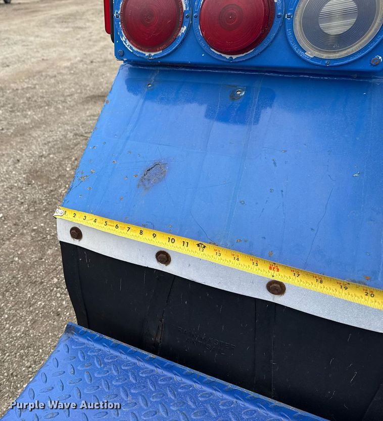 image for item EG2367 1994 White GMC WG vacuum truck