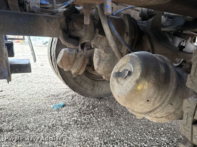 image for item EG2367 1994 White GMC WG vacuum truck