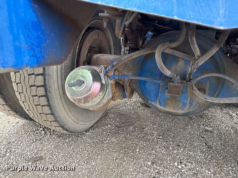 image for item EG2367 1994 White GMC WG vacuum truck