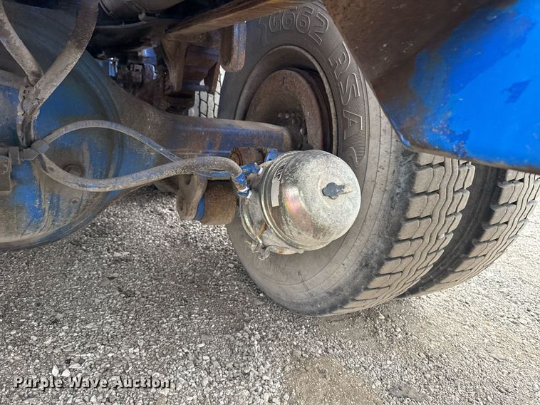 image for item EG2367 1994 White GMC WG vacuum truck