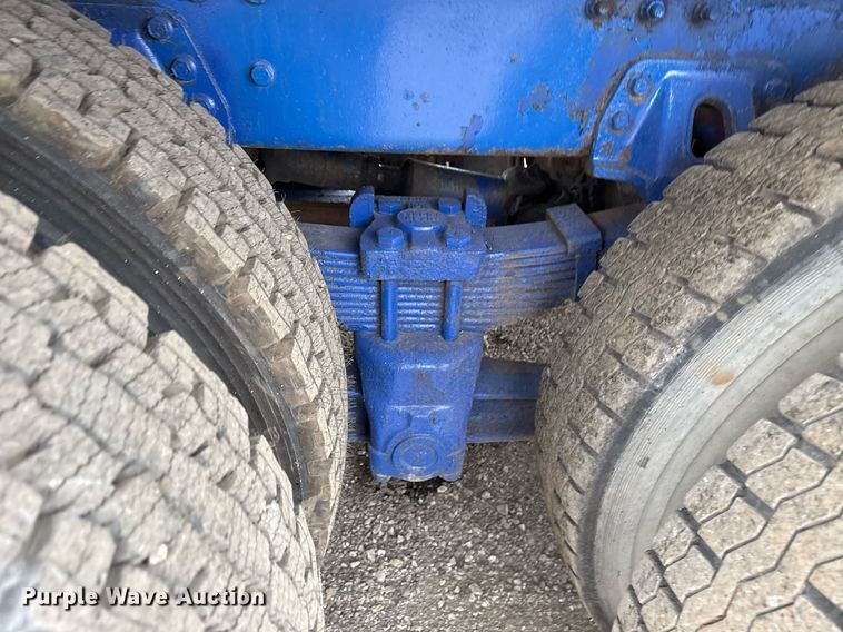 image for item EG2367 1994 White GMC WG vacuum truck