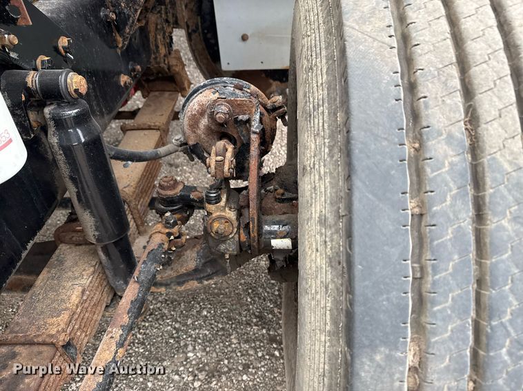 image for item EG2367 1994 White GMC WG vacuum truck