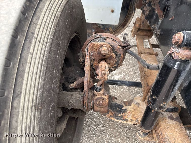 image for item EG2367 1994 White GMC WG vacuum truck