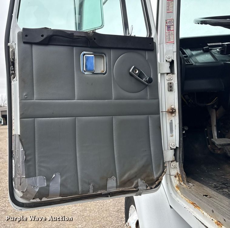 image for item EG2367 1994 White GMC WG vacuum truck