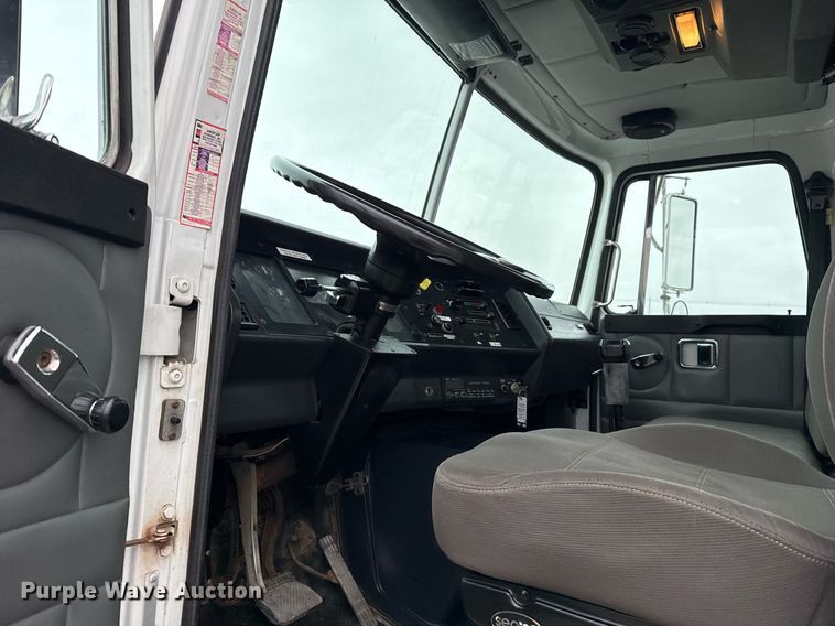 image for item EG2367 1994 White GMC WG vacuum truck