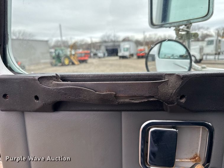 image for item EG2367 1994 White GMC WG vacuum truck