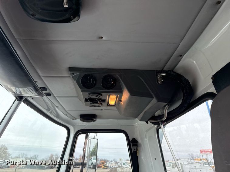 image for item EG2367 1994 White GMC WG vacuum truck