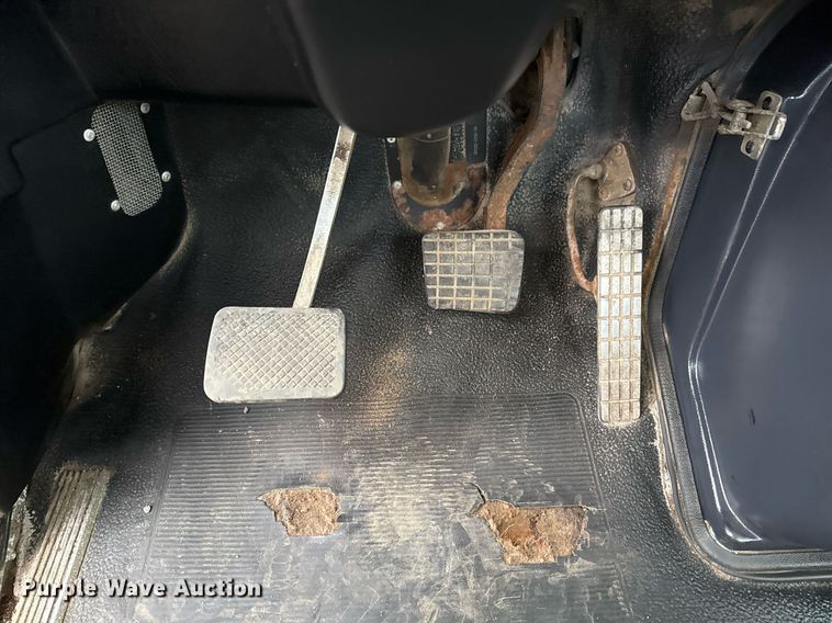 image for item EG2367 1994 White GMC WG vacuum truck