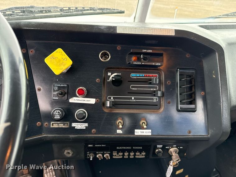 image for item EG2367 1994 White GMC WG vacuum truck