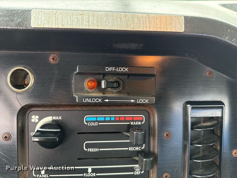 image for item EG2367 1994 White GMC WG vacuum truck