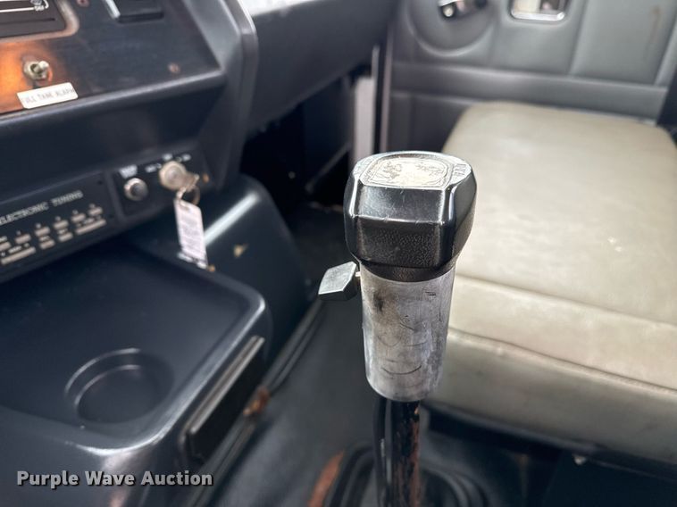 image for item EG2367 1994 White GMC WG vacuum truck