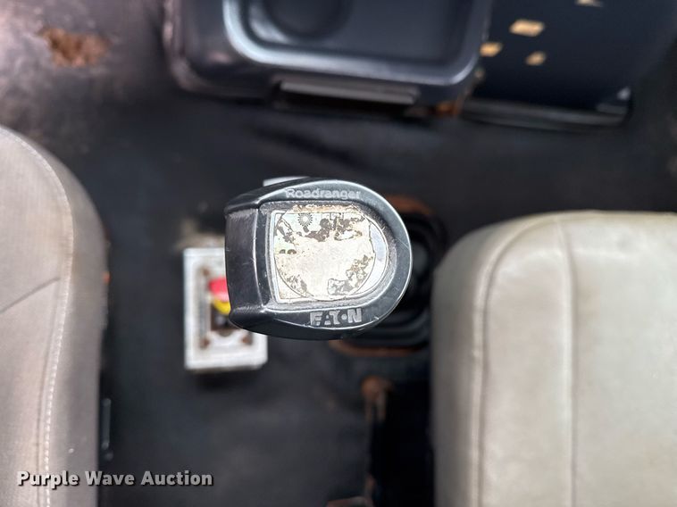 image for item EG2367 1994 White GMC WG vacuum truck