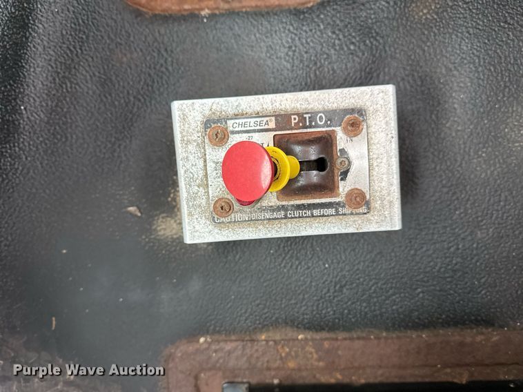 image for item EG2367 1994 White GMC WG vacuum truck