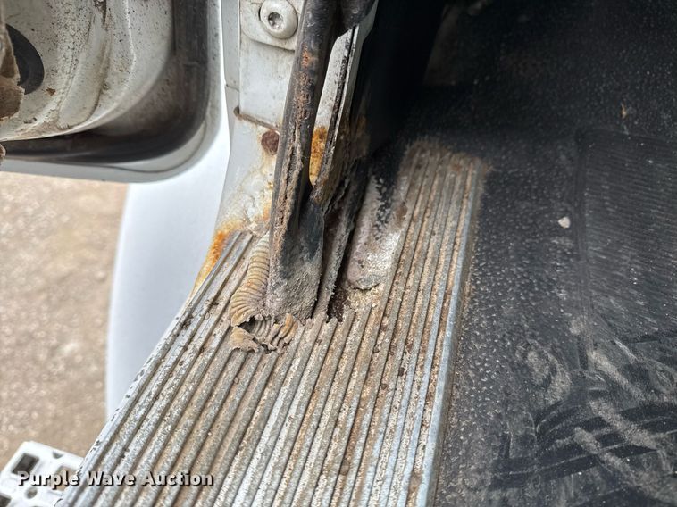 image for item EG2367 1994 White GMC WG vacuum truck