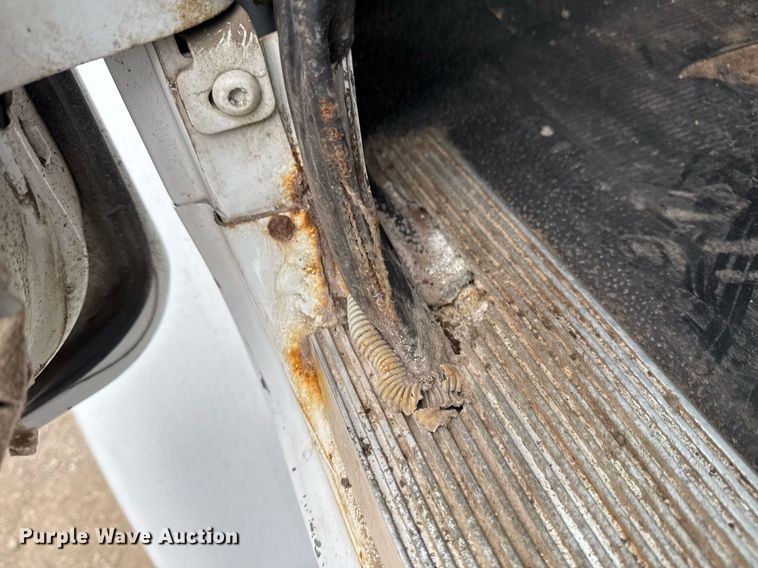 image for item EG2367 1994 White GMC WG vacuum truck