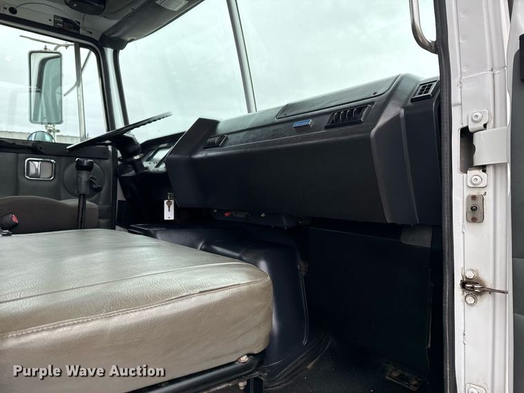 image for item EG2367 1994 White GMC WG vacuum truck