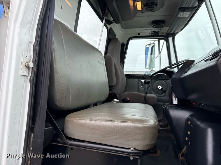 image for item EG2367 1994 White GMC WG vacuum truck