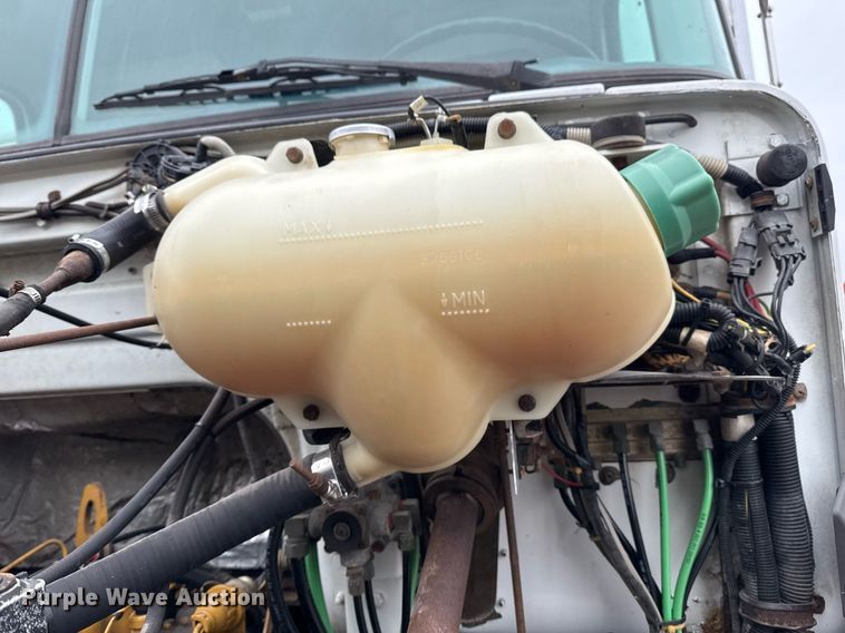 image for item EG2367 1994 White GMC WG vacuum truck