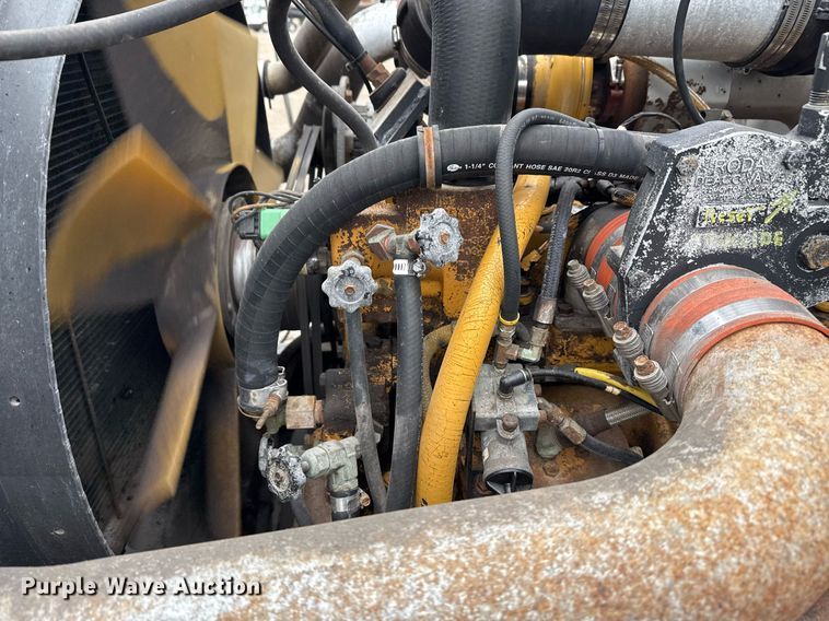 image for item EG2367 1994 White GMC WG vacuum truck