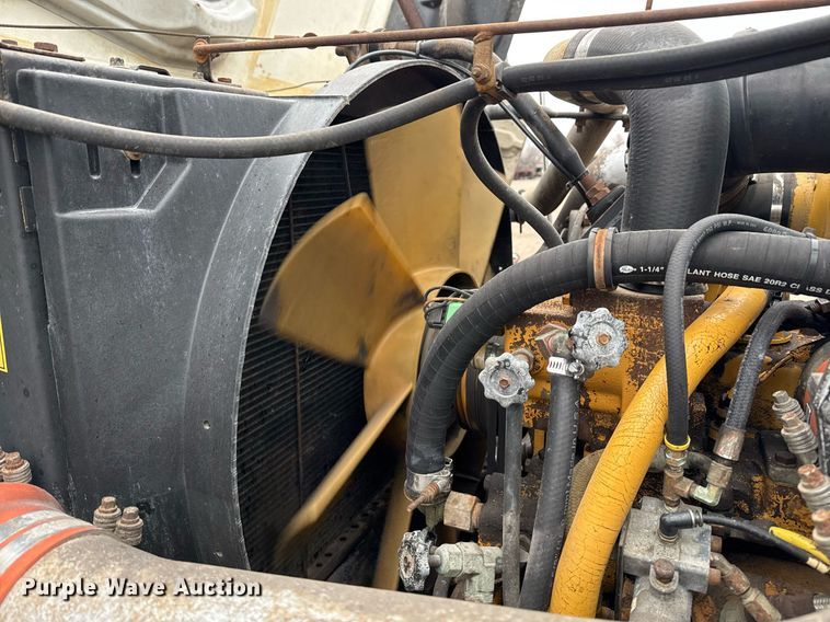 image for item EG2367 1994 White GMC WG vacuum truck