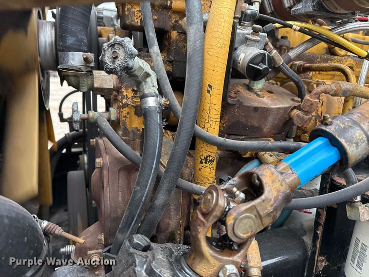 image for item EG2367 1994 White GMC WG vacuum truck