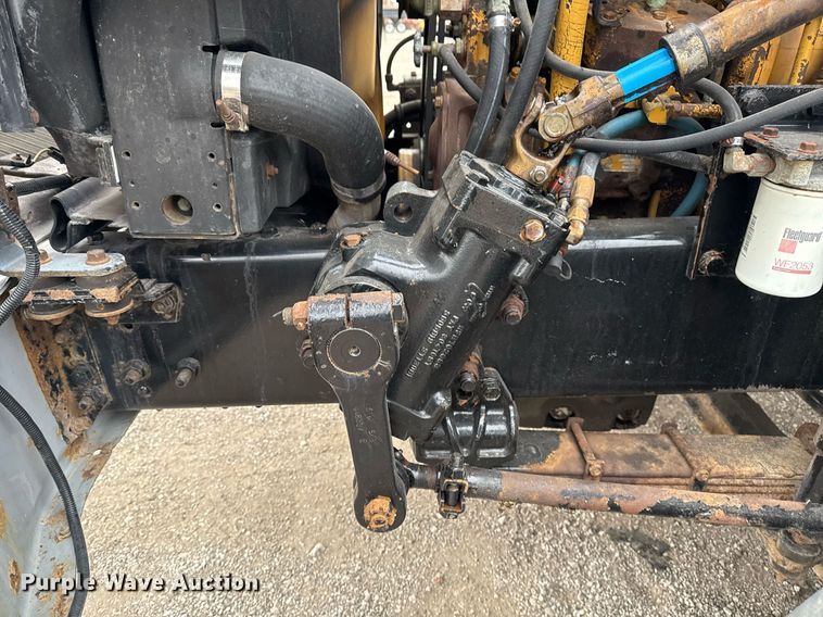 image for item EG2367 1994 White GMC WG vacuum truck