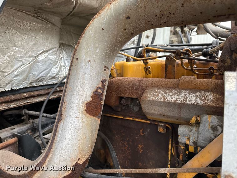 image for item EG2367 1994 White GMC WG vacuum truck