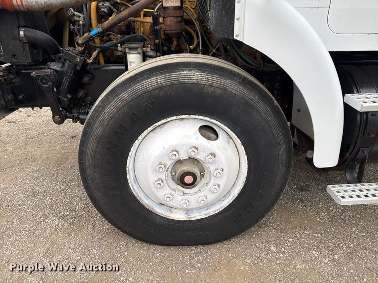 image for item EG2367 1994 White GMC WG vacuum truck