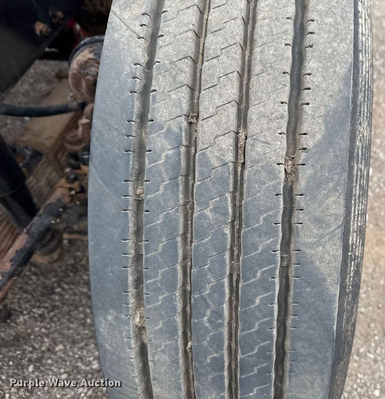 image for item EG2367 1994 White GMC WG vacuum truck