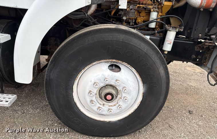 image for item EG2367 1994 White GMC WG vacuum truck