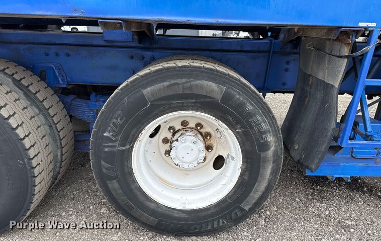 image for item EG2367 1994 White GMC WG vacuum truck