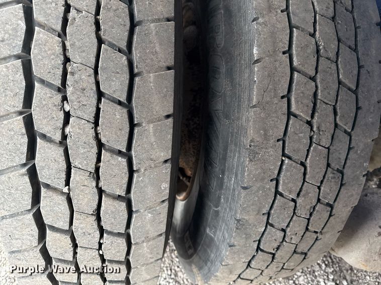 image for item EG2367 1994 White GMC WG vacuum truck