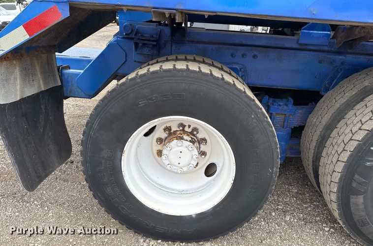 image for item EG2367 1994 White GMC WG vacuum truck