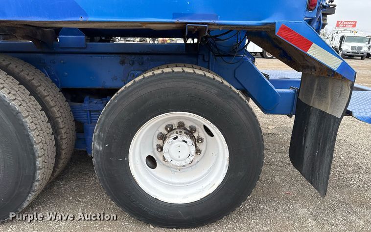 image for item EG2367 1994 White GMC WG vacuum truck